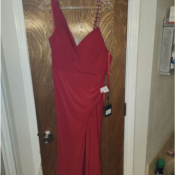 Mac Duggal Ieena 26532 Asymmetrical Pearl Strap V-Neck Gown, Red,  Size 10 NWT - Picture 5 of 9